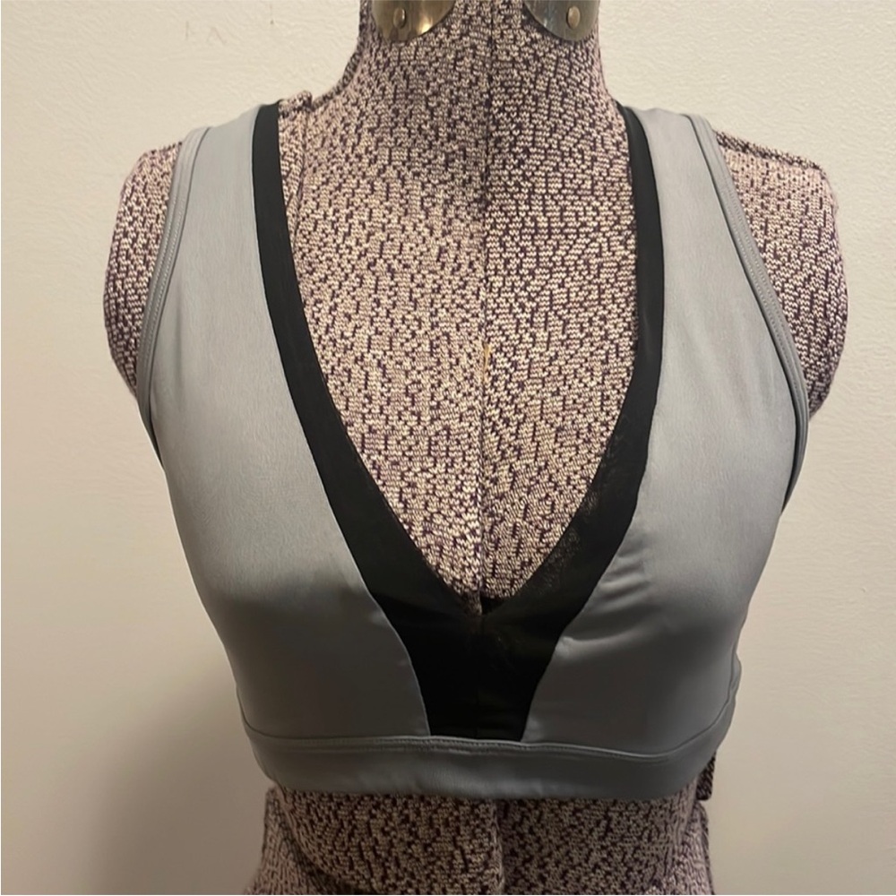 Victoria’s Secret Sport Gray Crisscross Back Bra Size S/P (Lightly Lined)